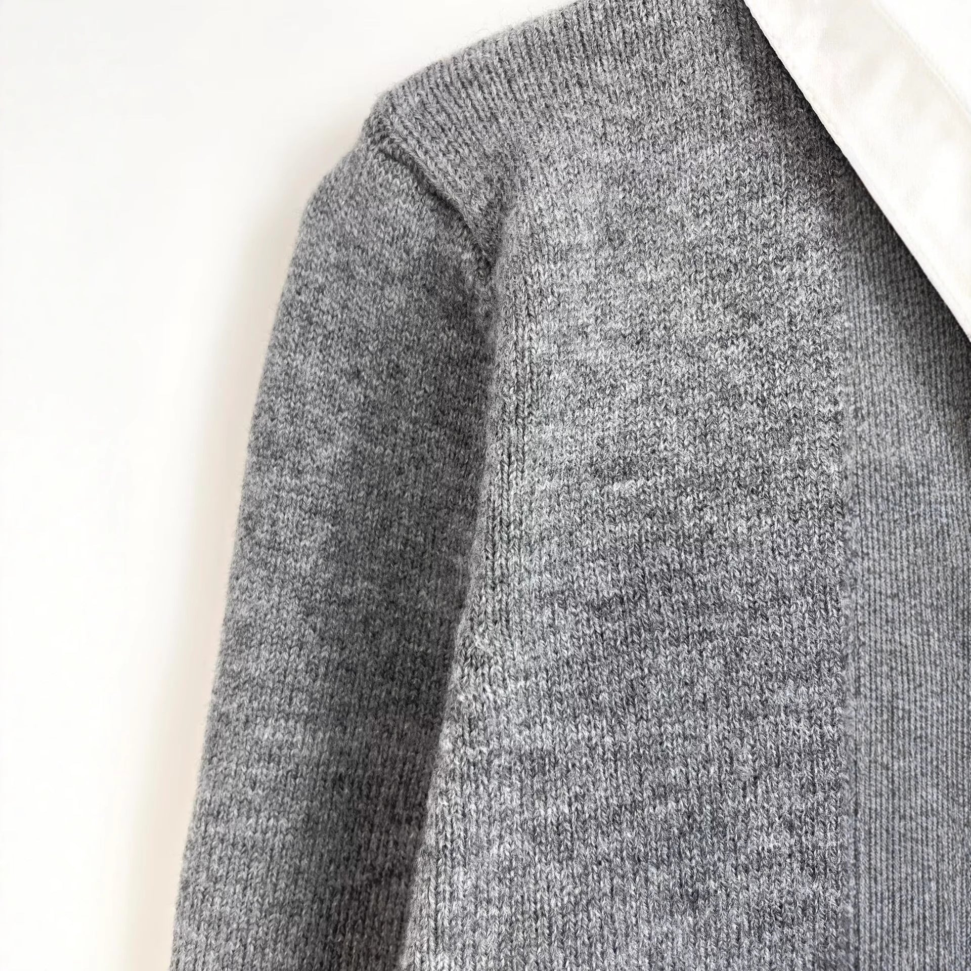Casual versatile lapel long sleeved single breasted solid color knitted sweater for women